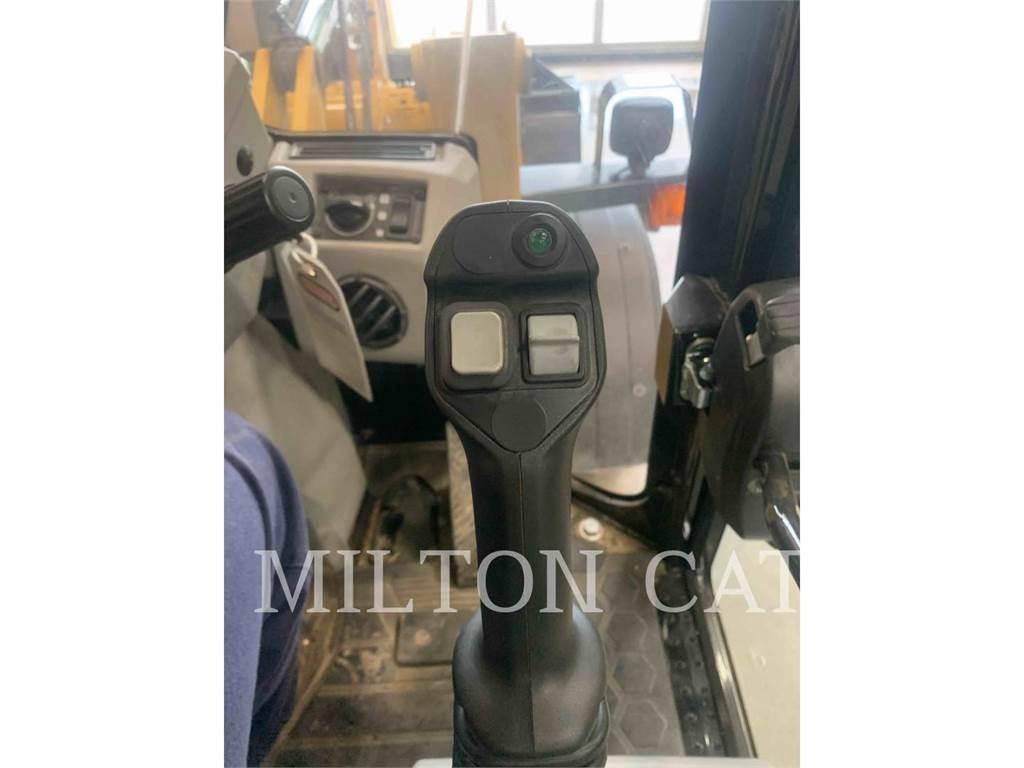CAT 903D Pale gommate