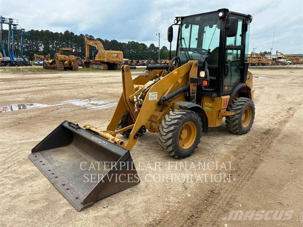 CAT 903D Pale gommate
