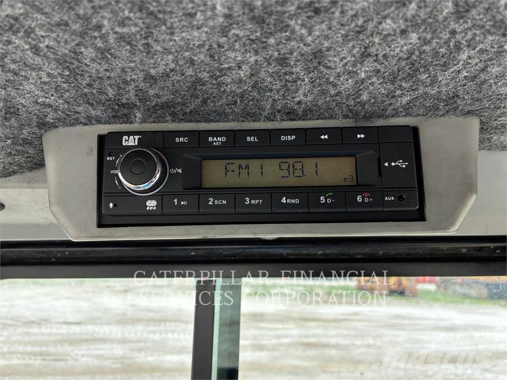 CAT 903D Pale gommate