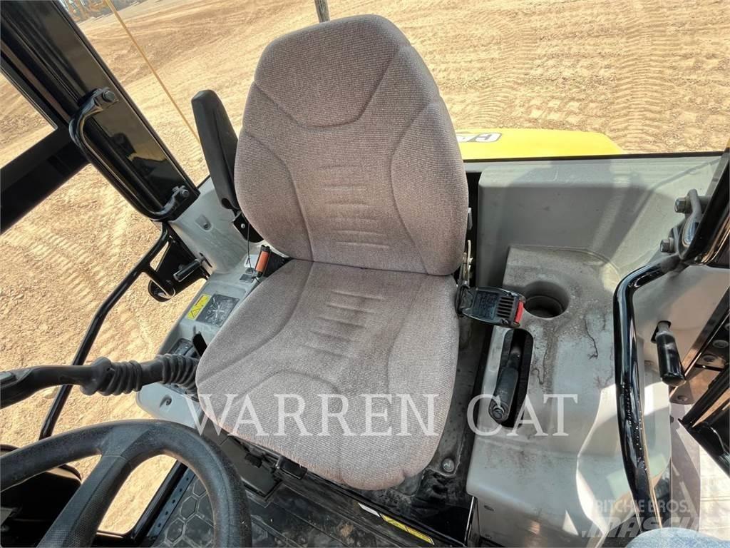 CAT 903D Pale gommate