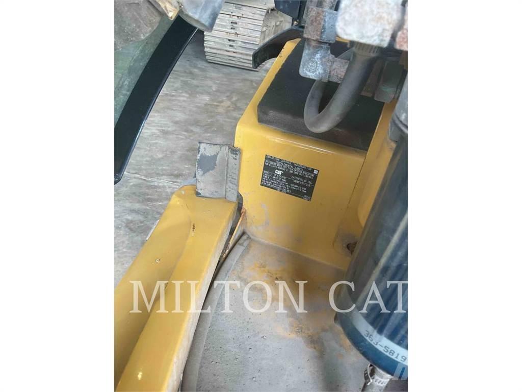 CAT 903D Pale gommate