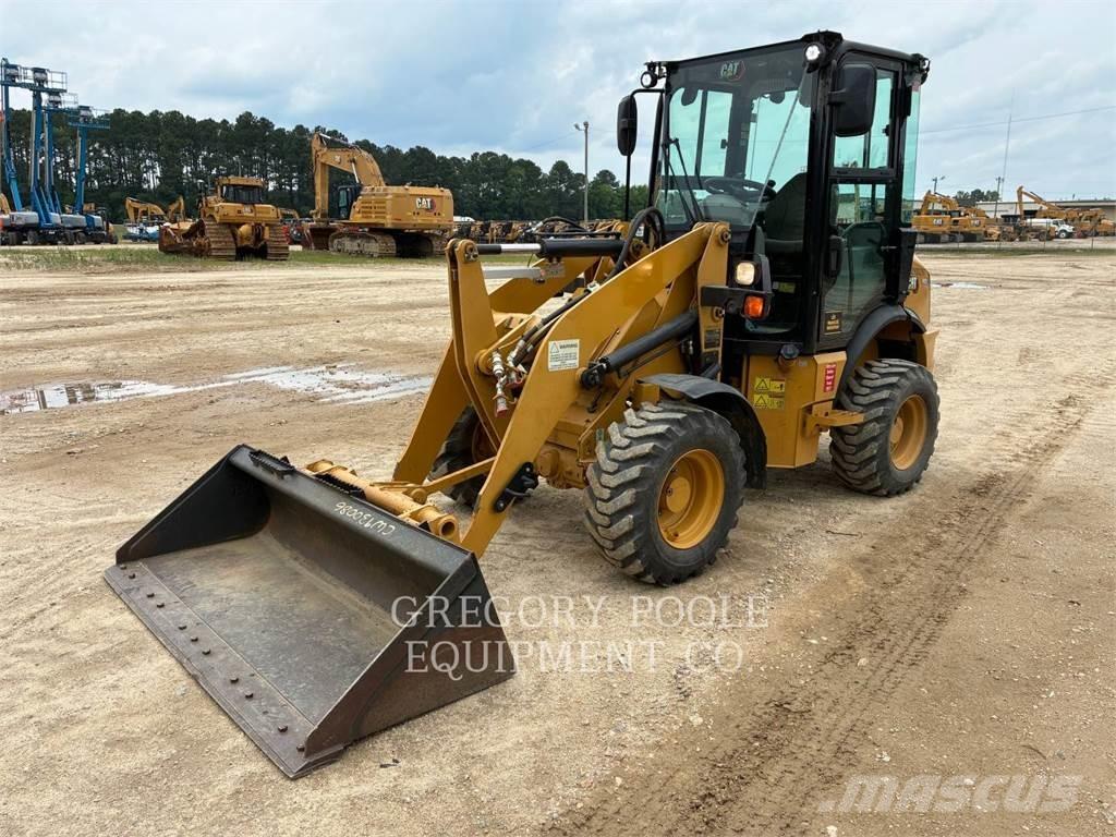 CAT 903D Pale gommate