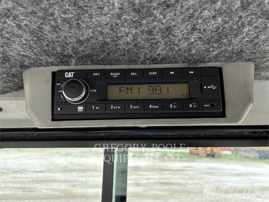 CAT 903D Pale gommate