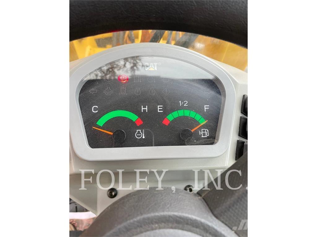 CAT 903D Pale gommate