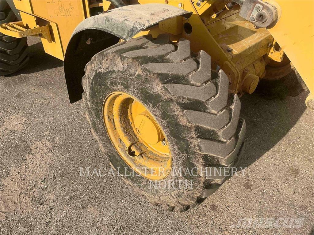 CAT 903D HARW Pale gommate