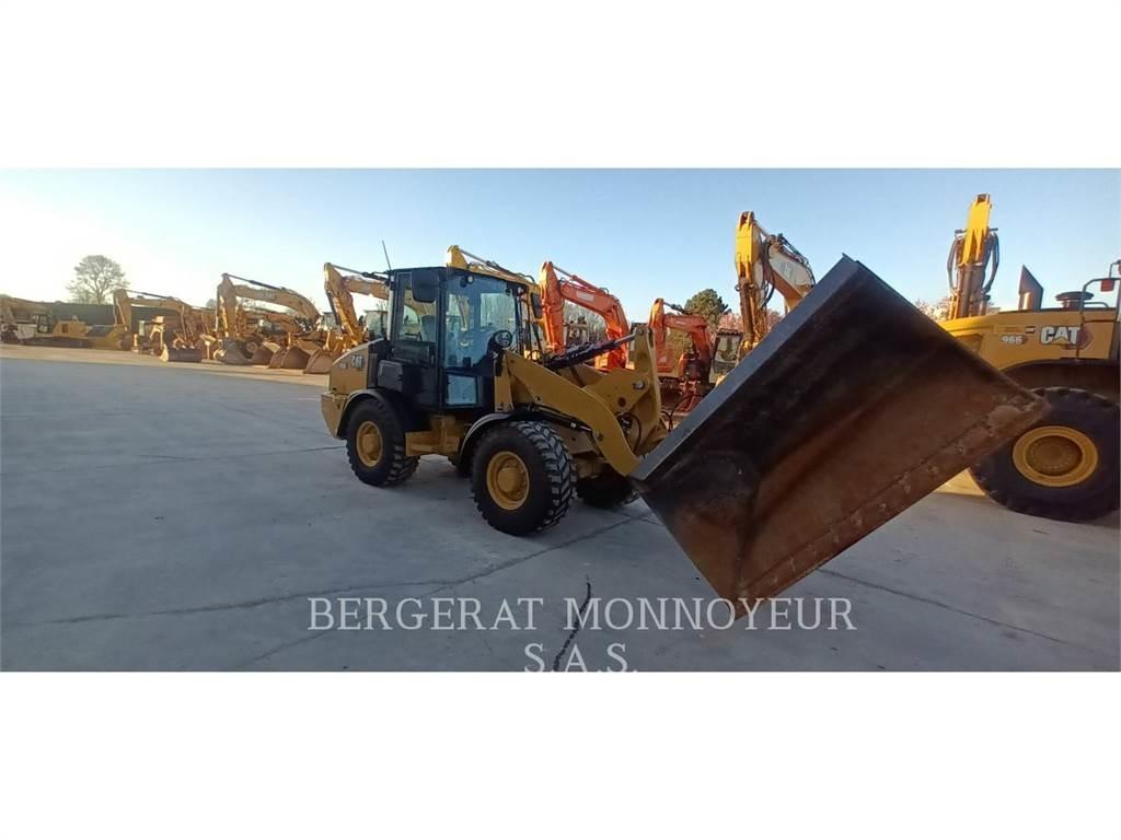 CAT 906 Pale gommate