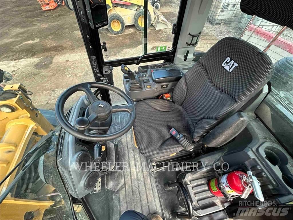 CAT 906 Pale gommate