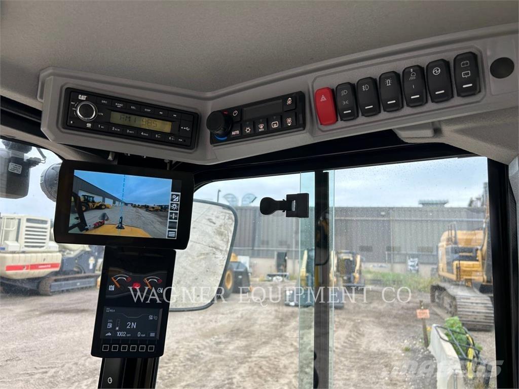 CAT 906 Pale gommate