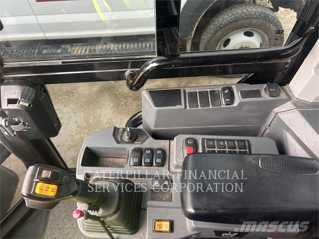 CAT 906-14 Pale gommate