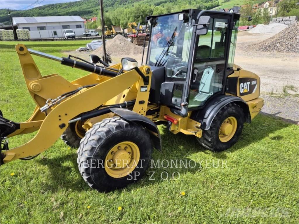 CAT 906H Pale gommate