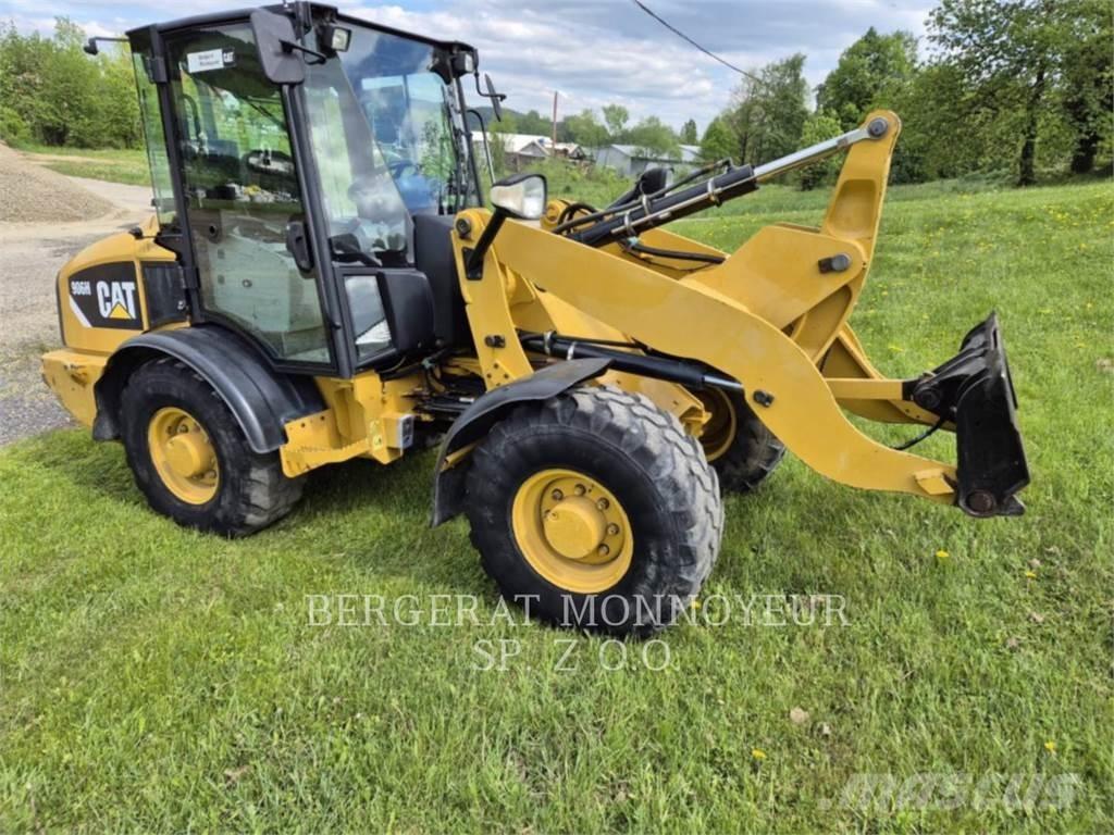 CAT 906H Pale gommate
