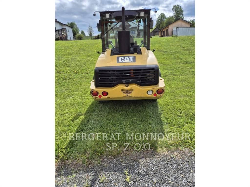CAT 906H Pale gommate