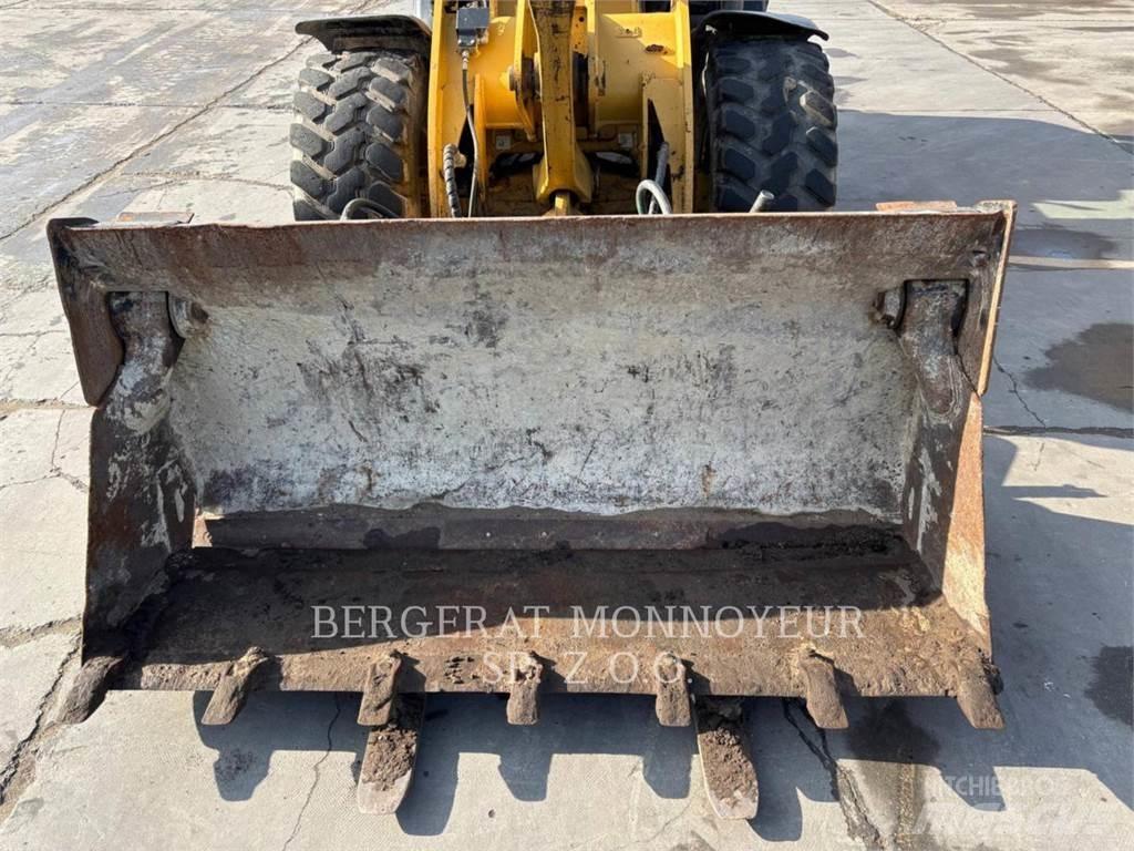 CAT 906H2 Pale gommate