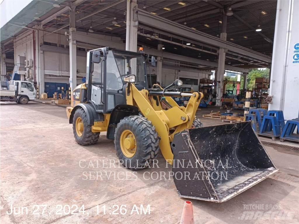 CAT 906K Pale gommate