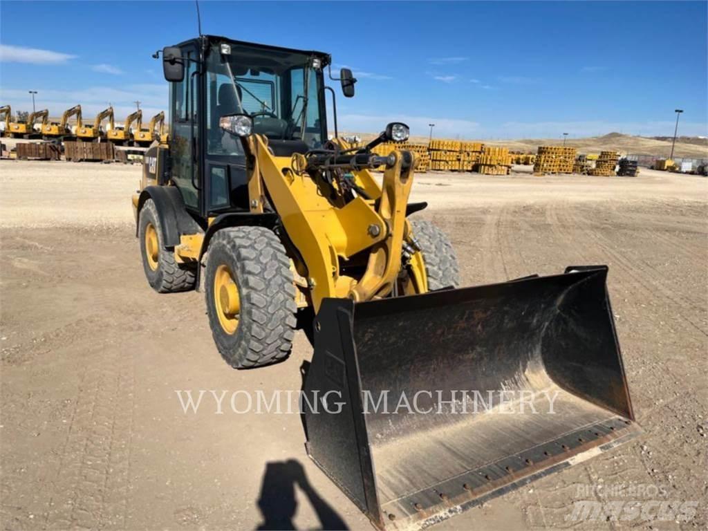CAT 906M Pale gommate