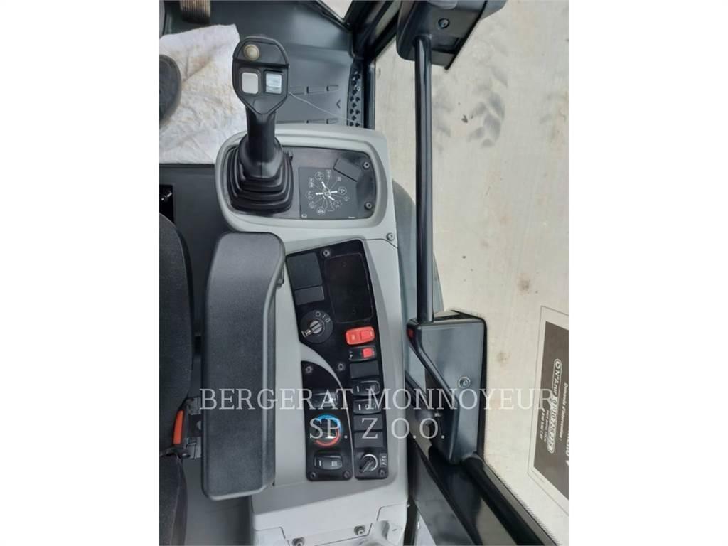 CAT 906M Pale gommate