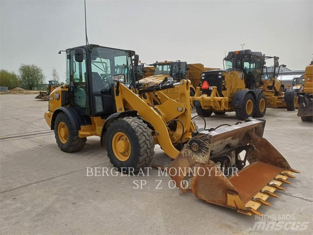 CAT 906M Pale gommate