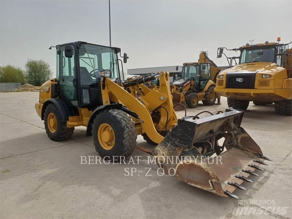CAT 906M Pale gommate