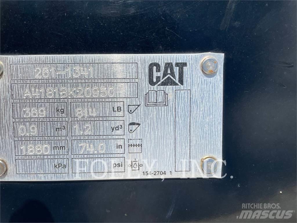 CAT 906M Pale gommate