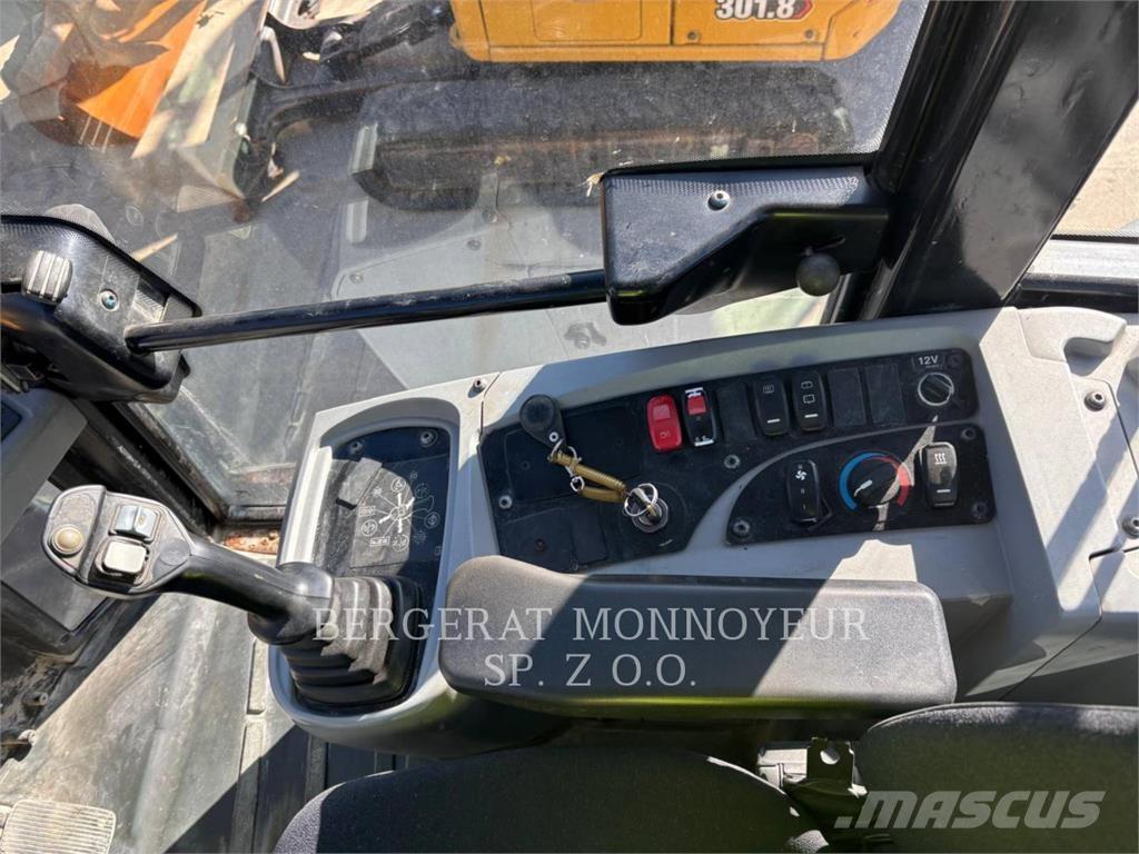 CAT 906M Pale gommate