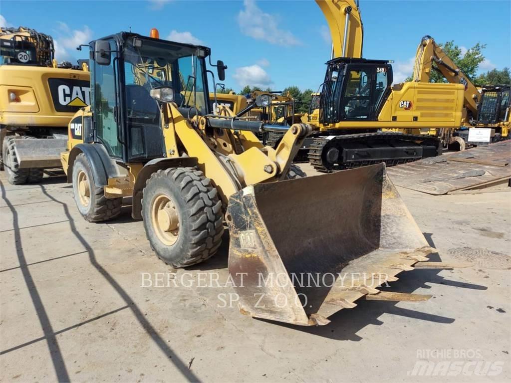 CAT 906M Pale gommate