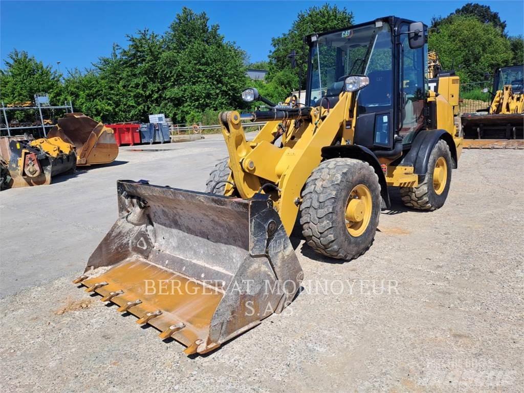 CAT 906M Pale gommate