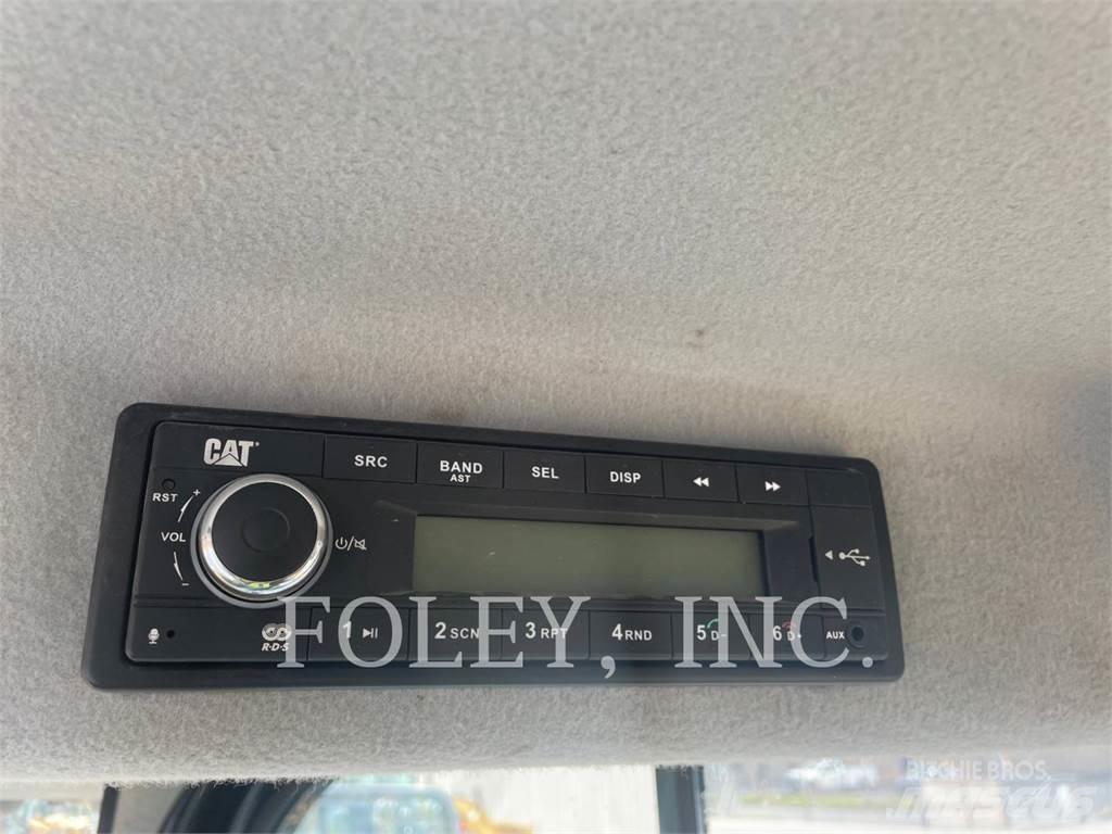 CAT 906M Pale gommate