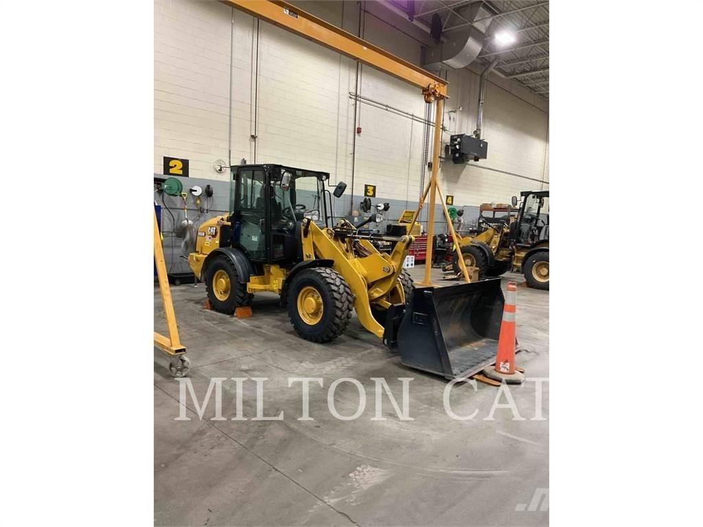 CAT 906M Pale gommate
