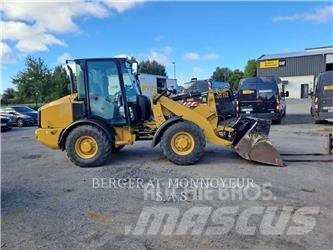 CAT 906M Pale gommate