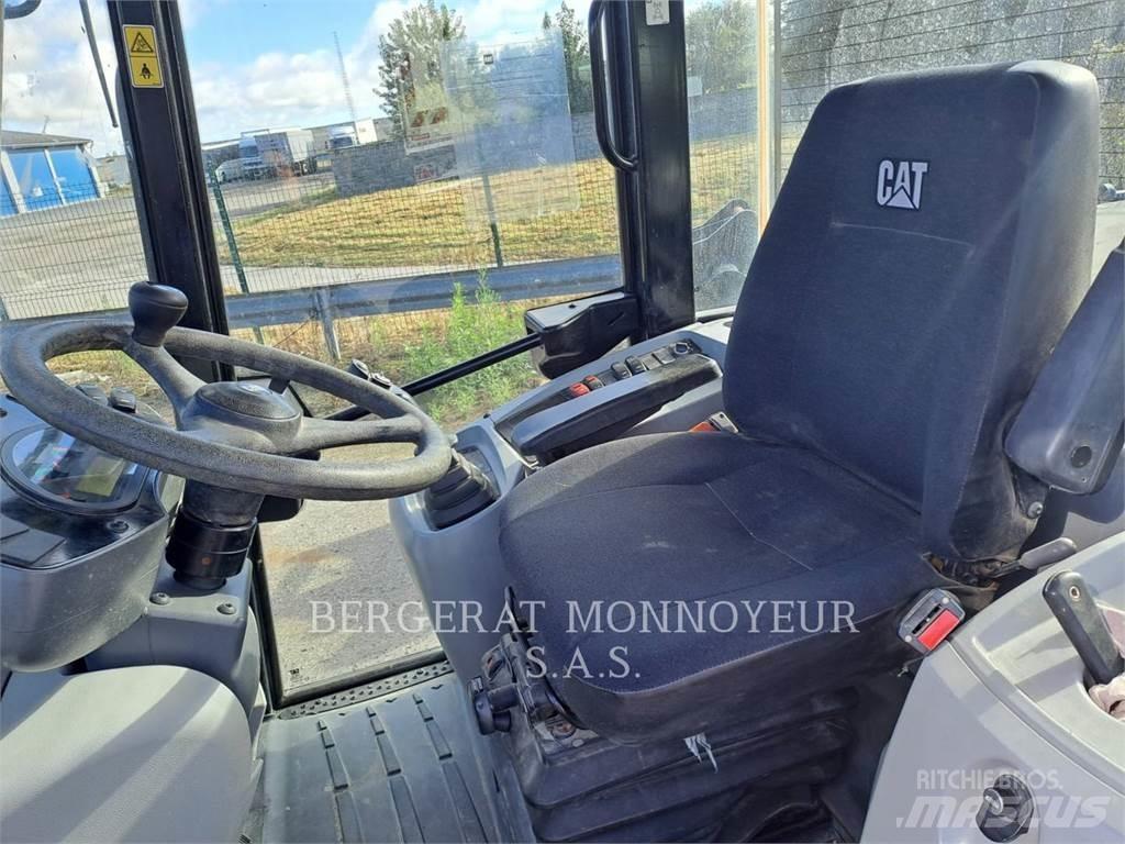 CAT 906M Pale gommate