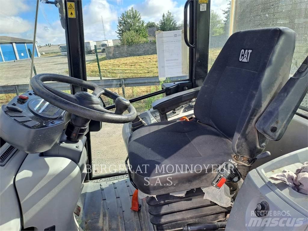 CAT 906M Pale gommate