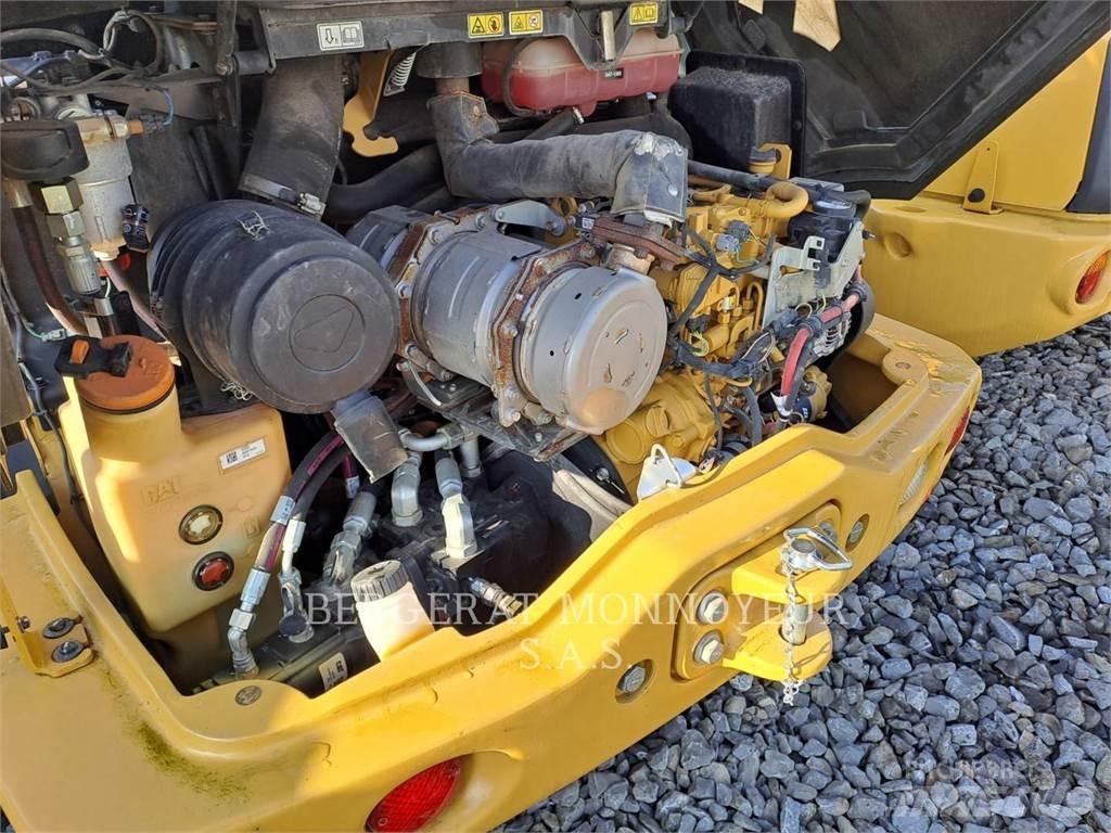 CAT 906M Pale gommate