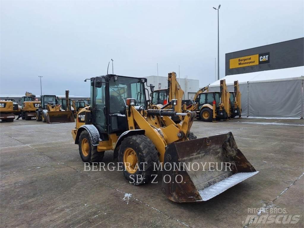 CAT 906M Pale gommate