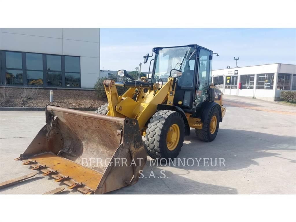 CAT 906M Pale gommate