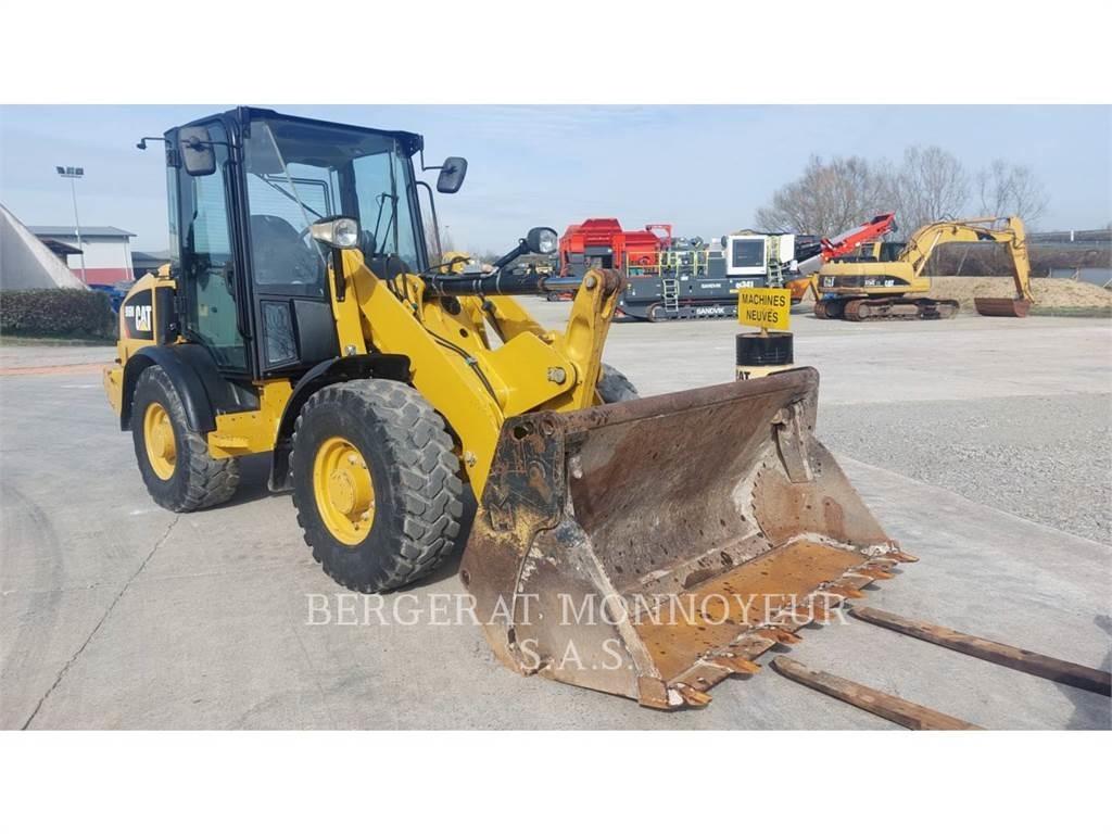 CAT 906M Pale gommate