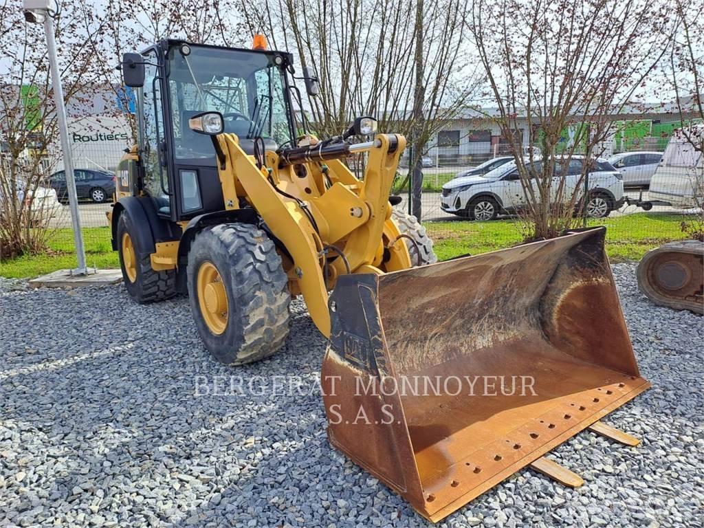 CAT 906M Pale gommate