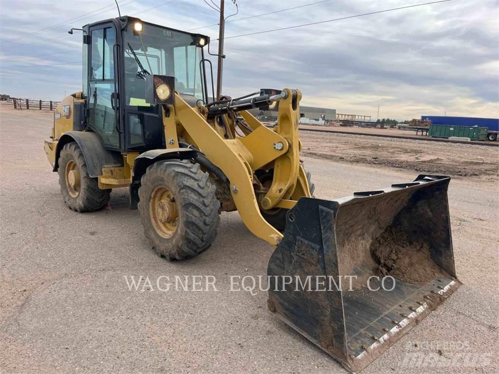 CAT 906M Pale gommate
