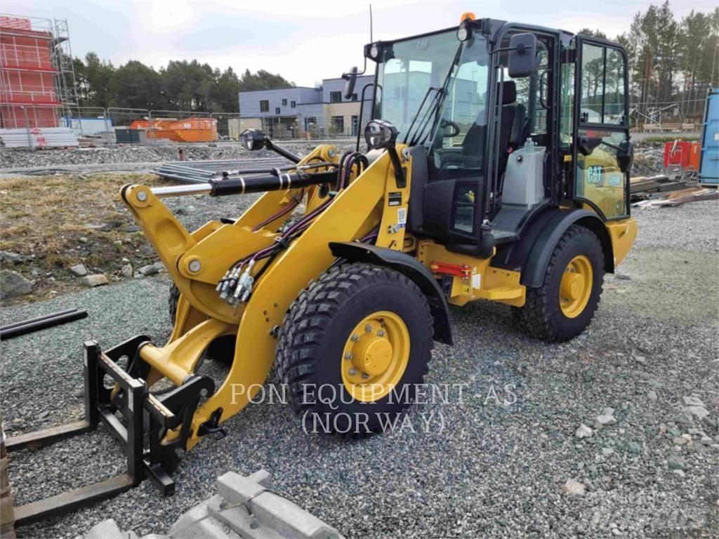 CAT 906M Pale gommate