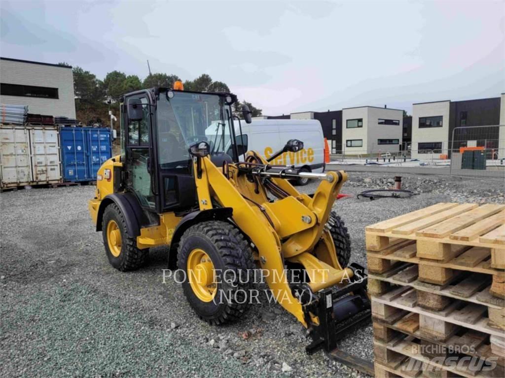 CAT 906M Pale gommate
