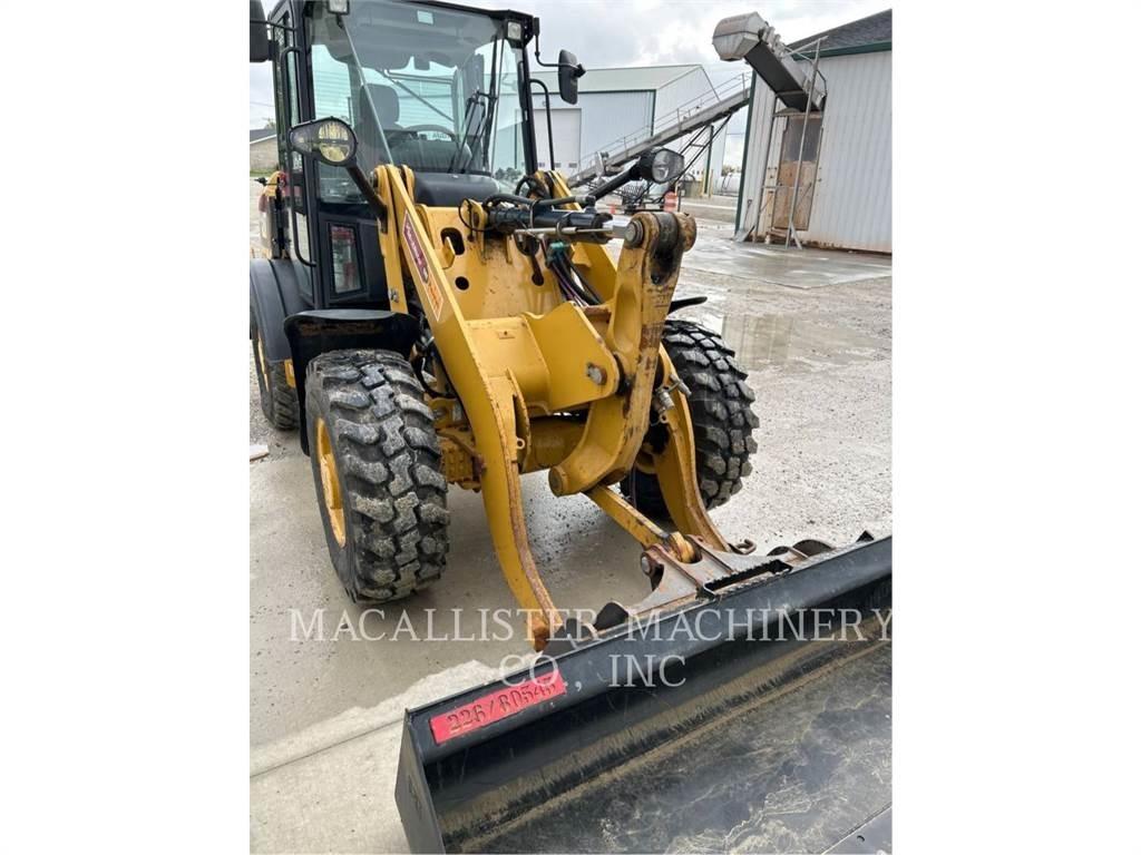 CAT 906M Pale gommate