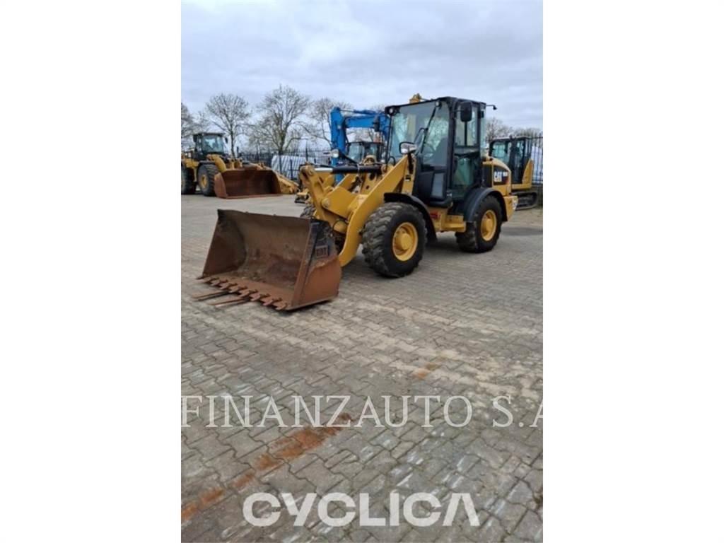 CAT 906M Pale gommate