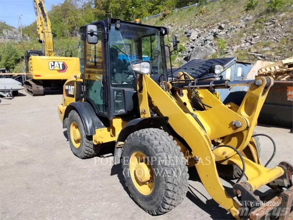 CAT 906M Pale gommate