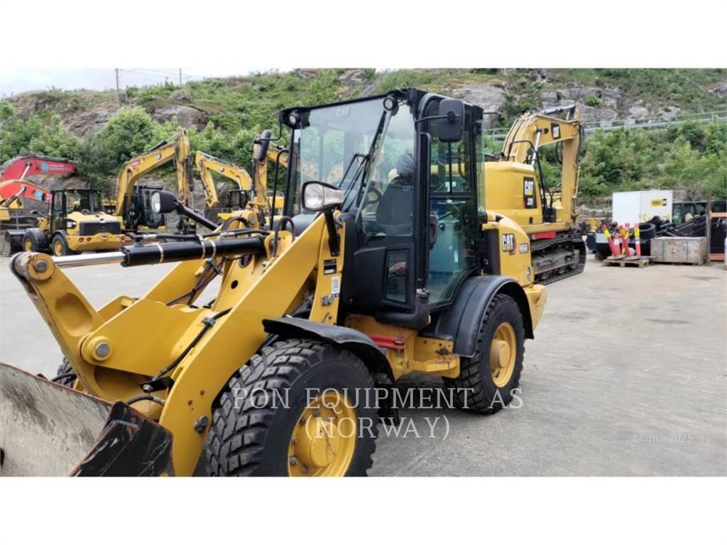 CAT 906M Pale gommate
