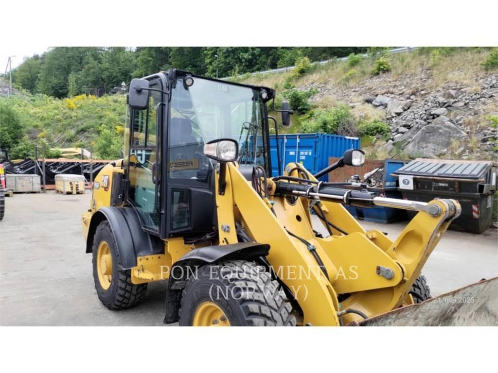 CAT 906M Pale gommate