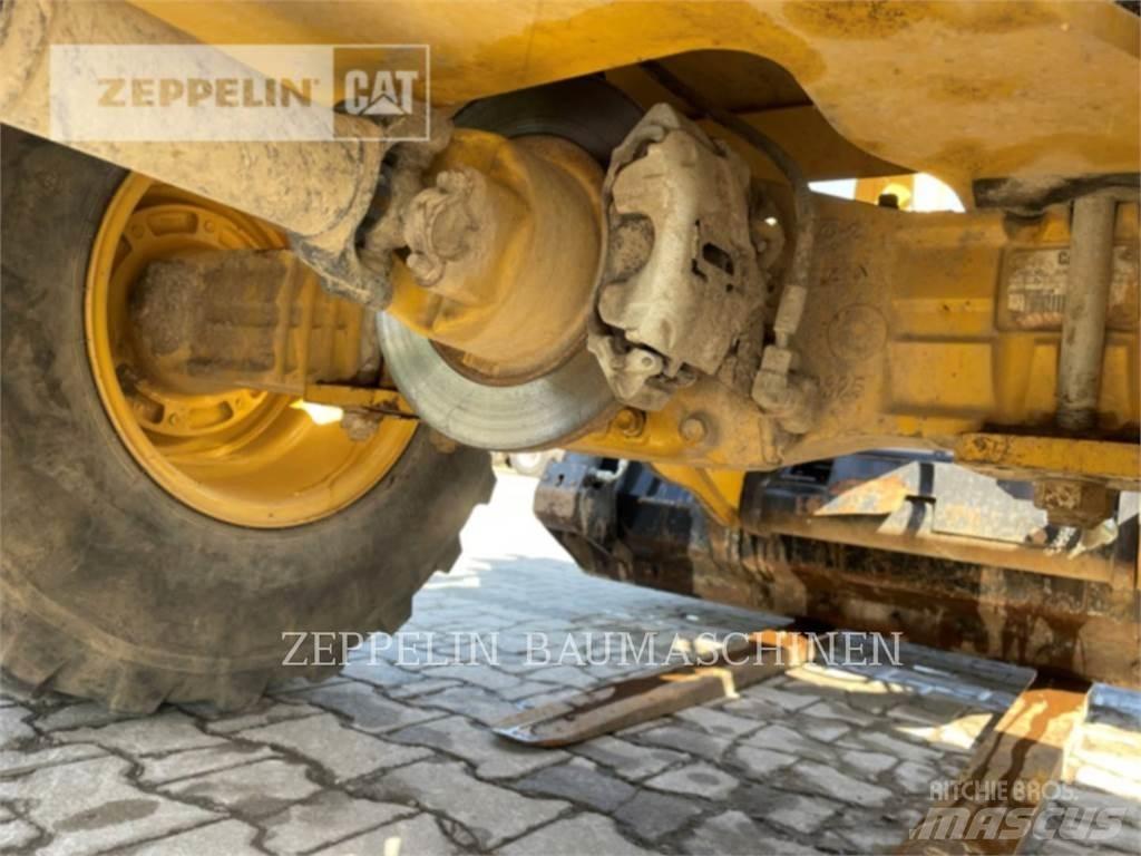 CAT 906M Pale gommate