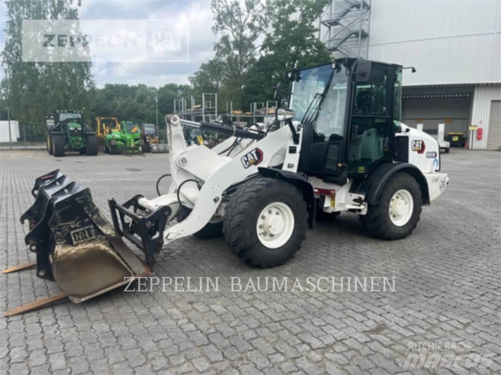 CAT 906M Pale gommate