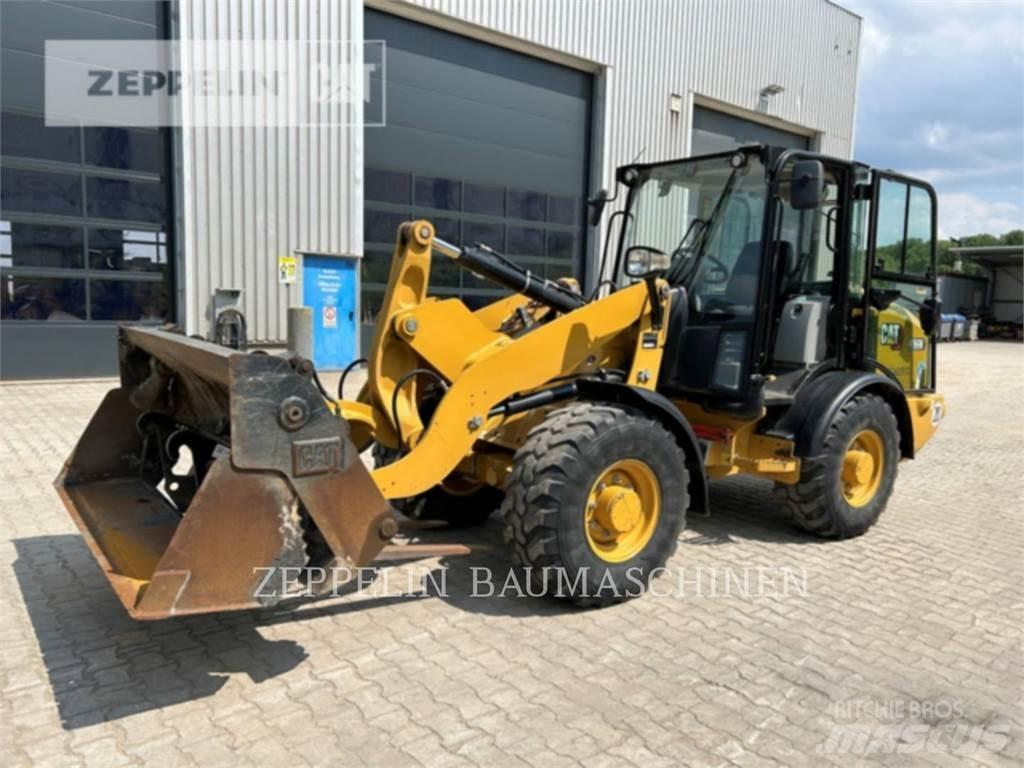 CAT 906M Pale gommate