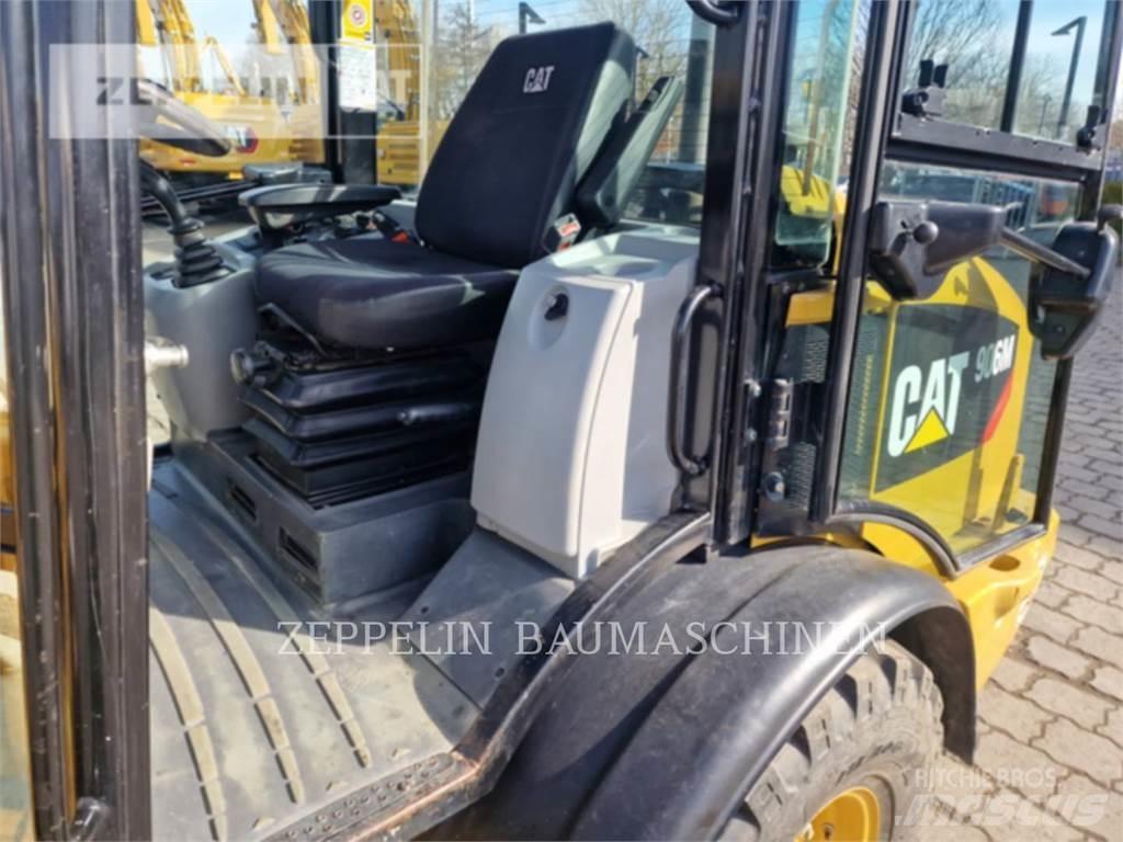 CAT 906M Pale gommate