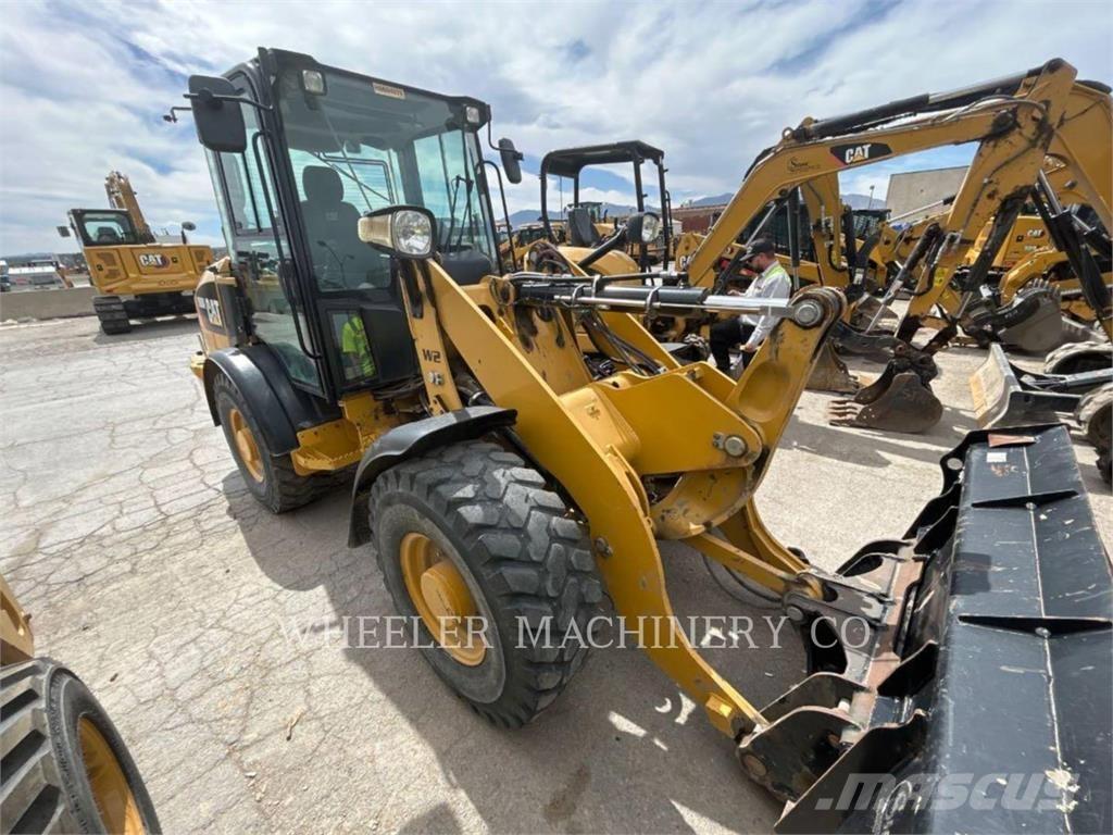 CAT 906M Pale gommate