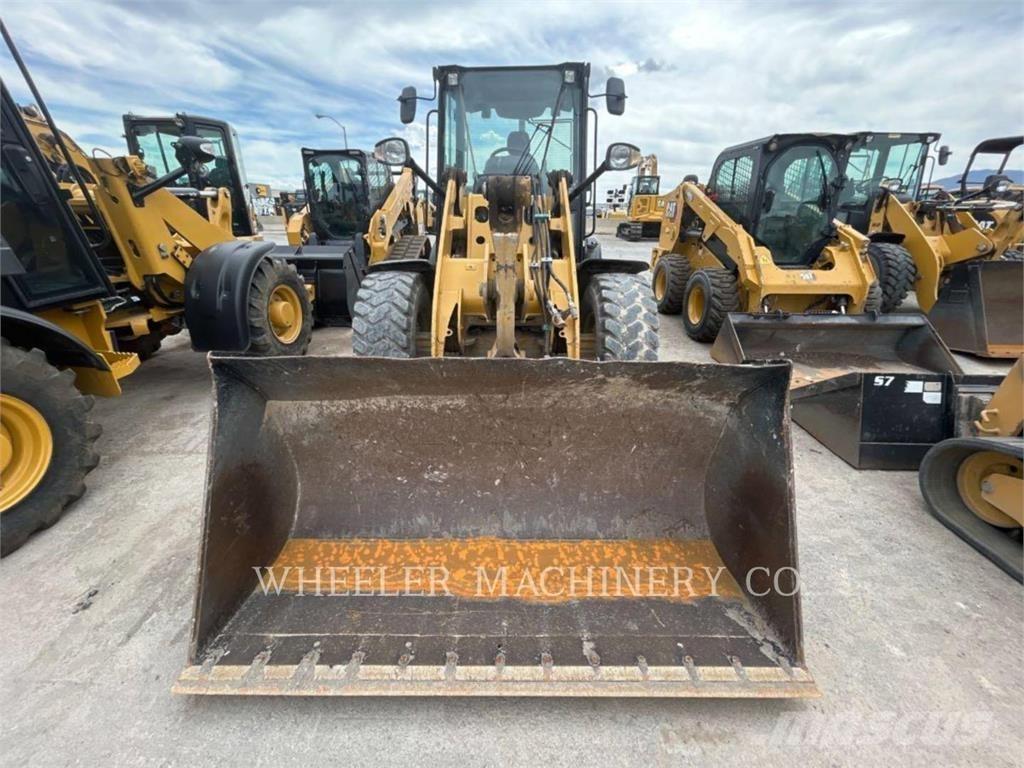 CAT 906M Pale gommate